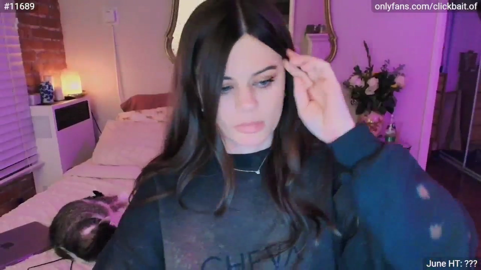 Gallery image thumbnail from clickbait_'s myfreecams stream on, 08/30/2025, 06:12 image 7 of 20
