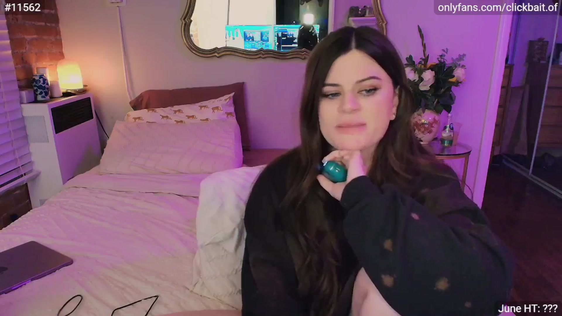 Gallery image thumbnail from clickbait_'s myfreecams stream on, 08/30/2025, 06:12 image 11 of 20