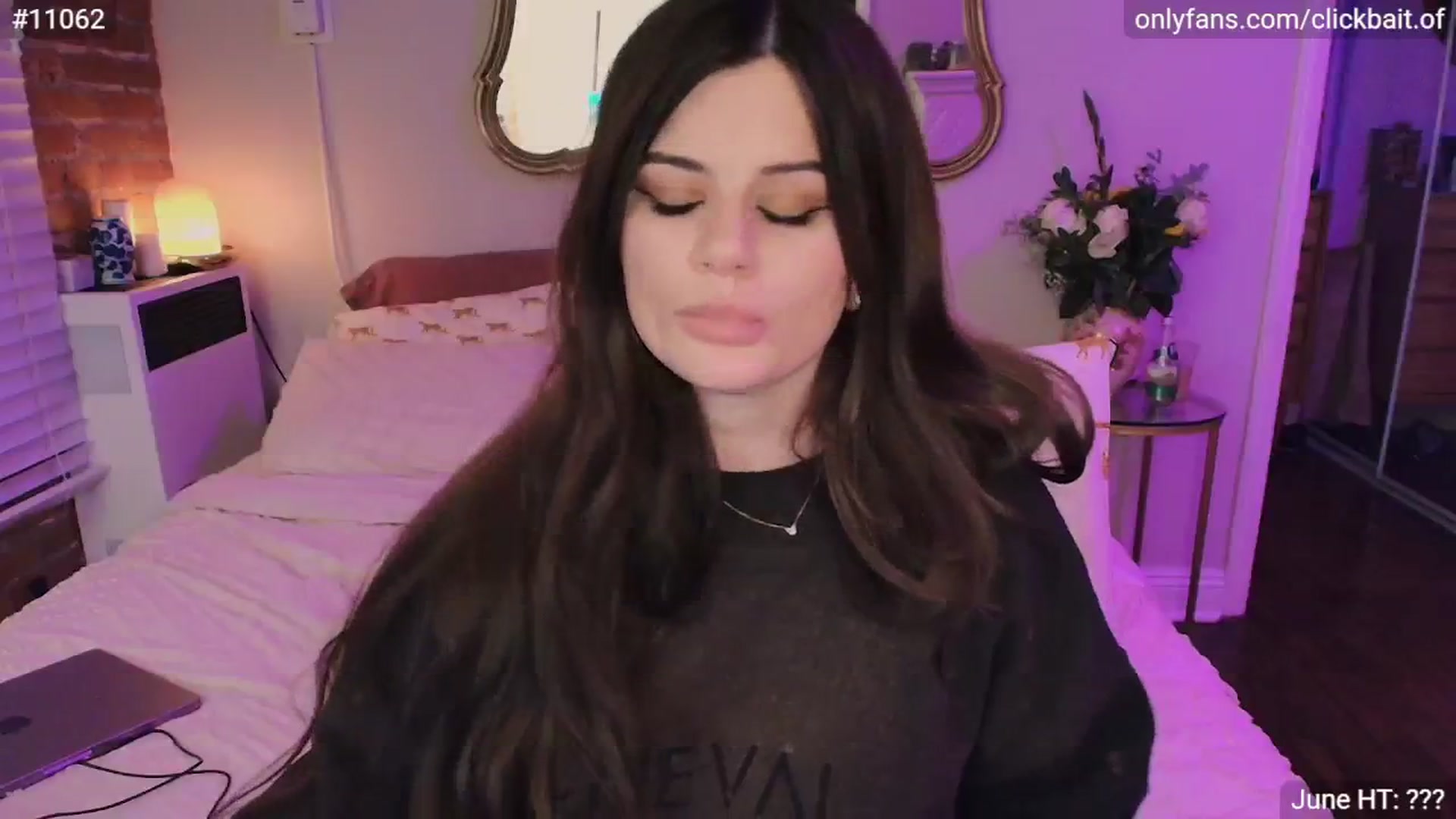 Gallery image thumbnail from clickbait_'s myfreecams stream on, 08/30/2025, 06:12 image 14 of 20