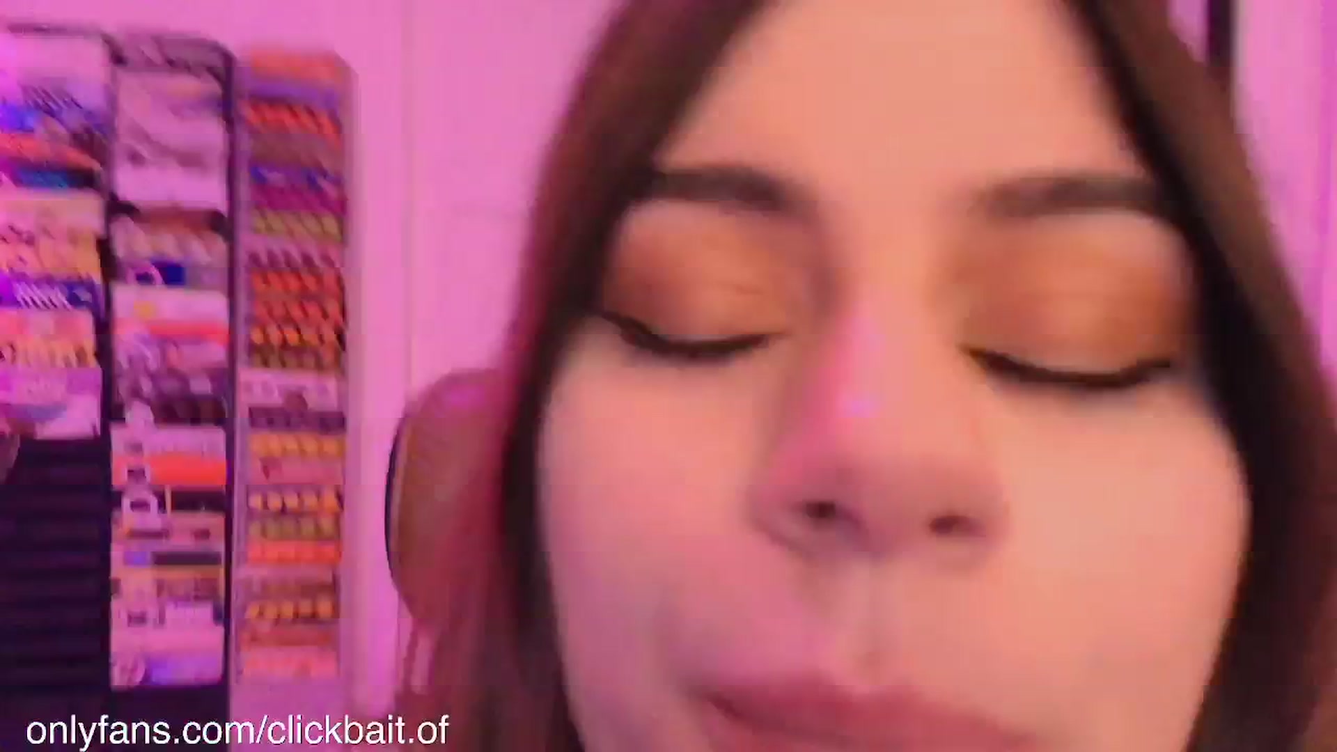 Gallery image thumbnail from clickbait_'s myfreecams stream on, 09/12/2025, 05:20 image 19 of 20