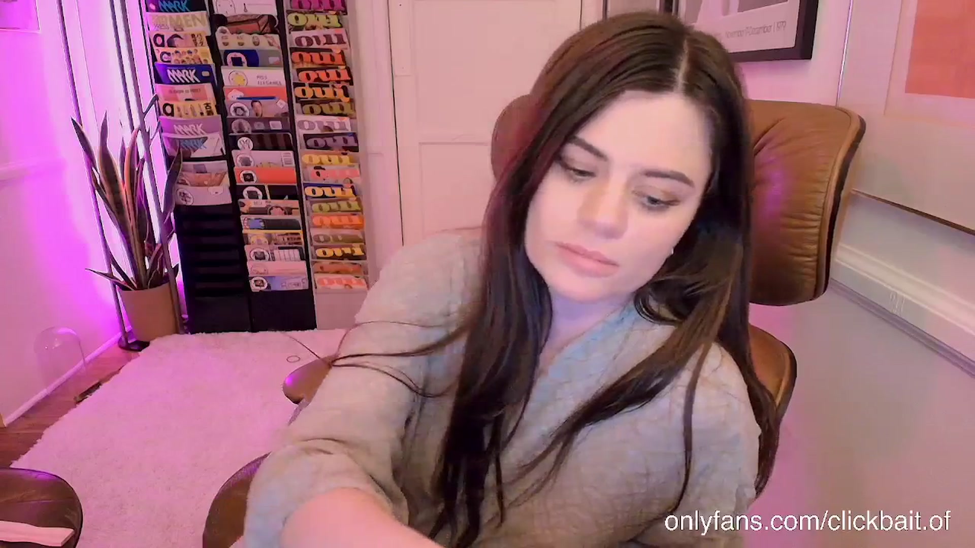 Gallery image thumbnail from clickbait_'s myfreecams stream on, 09/21/2025, 10:52 image 19 of 20