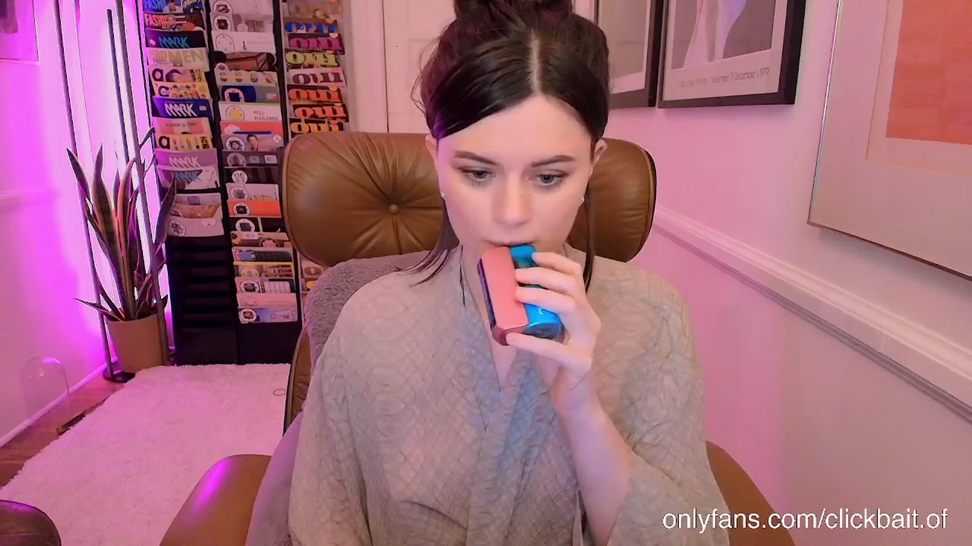 Gallery image thumbnail from clickbait_'s myfreecams stream on, 09/21/2025, 10:52 image 18 of 20