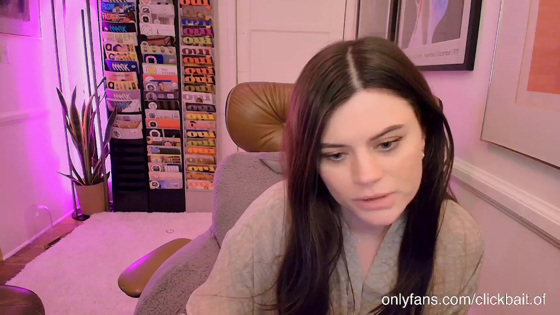 Gallery image thumbnail from clickbait_'s myfreecams stream on, 09/21/2025, 10:52 image 16 of 20