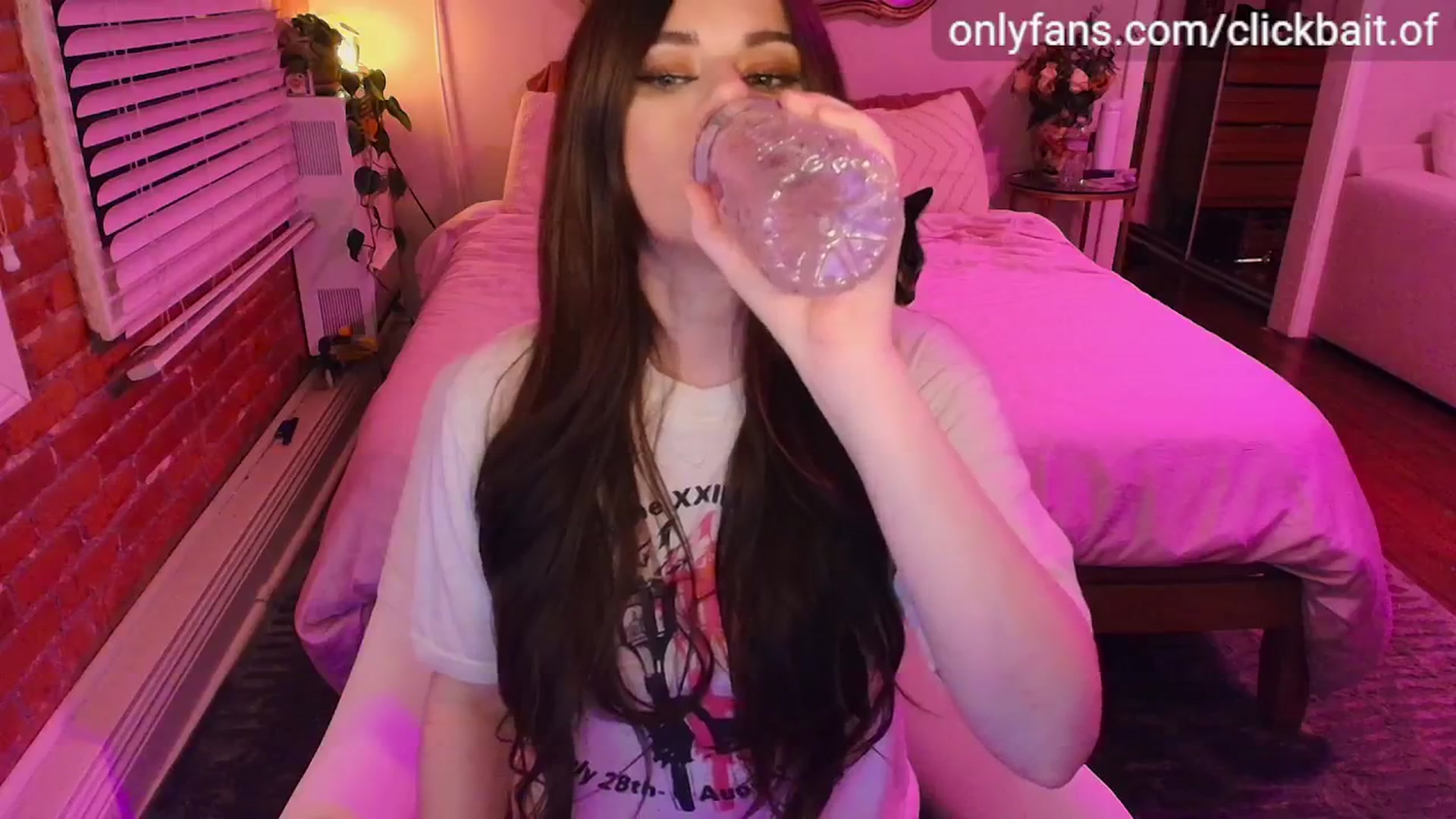 Gallery image thumbnail from clickbait_'s myfreecams stream on, 11/03/2025, 09:59 image 17 of 20