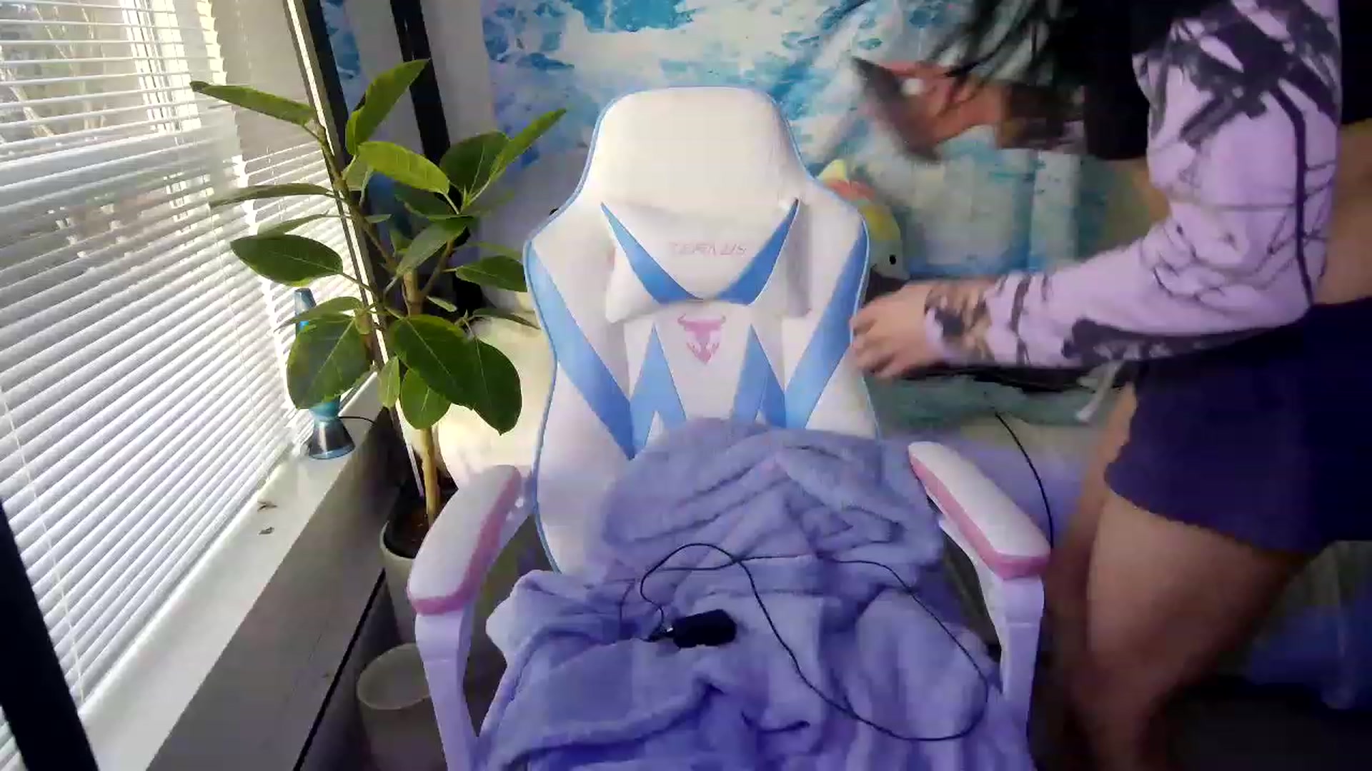 Gallery image thumbnail from cloverslucky's myfreecams stream on, 03/24/2023, 02:17 image 15 of 20