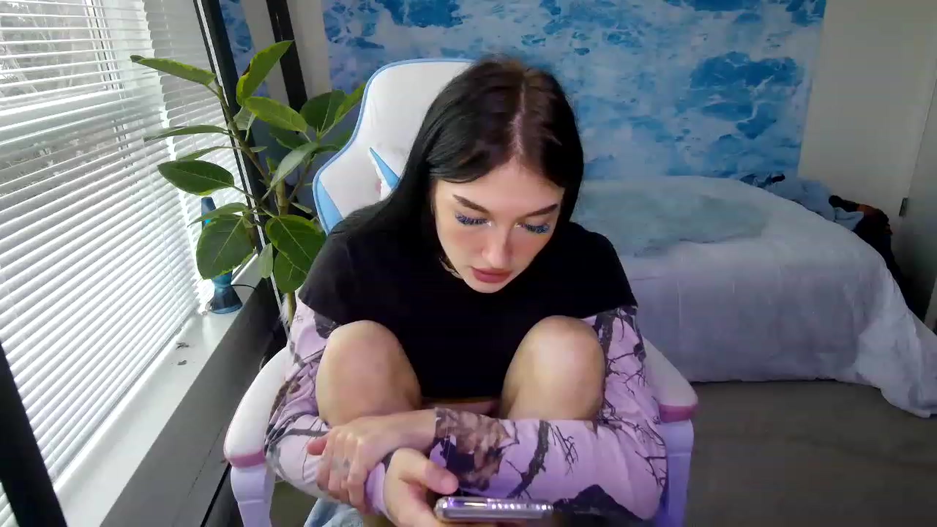 Gallery image thumbnail from cloverslucky's myfreecams stream on, 03/24/2023, 02:17 image 3 of 20