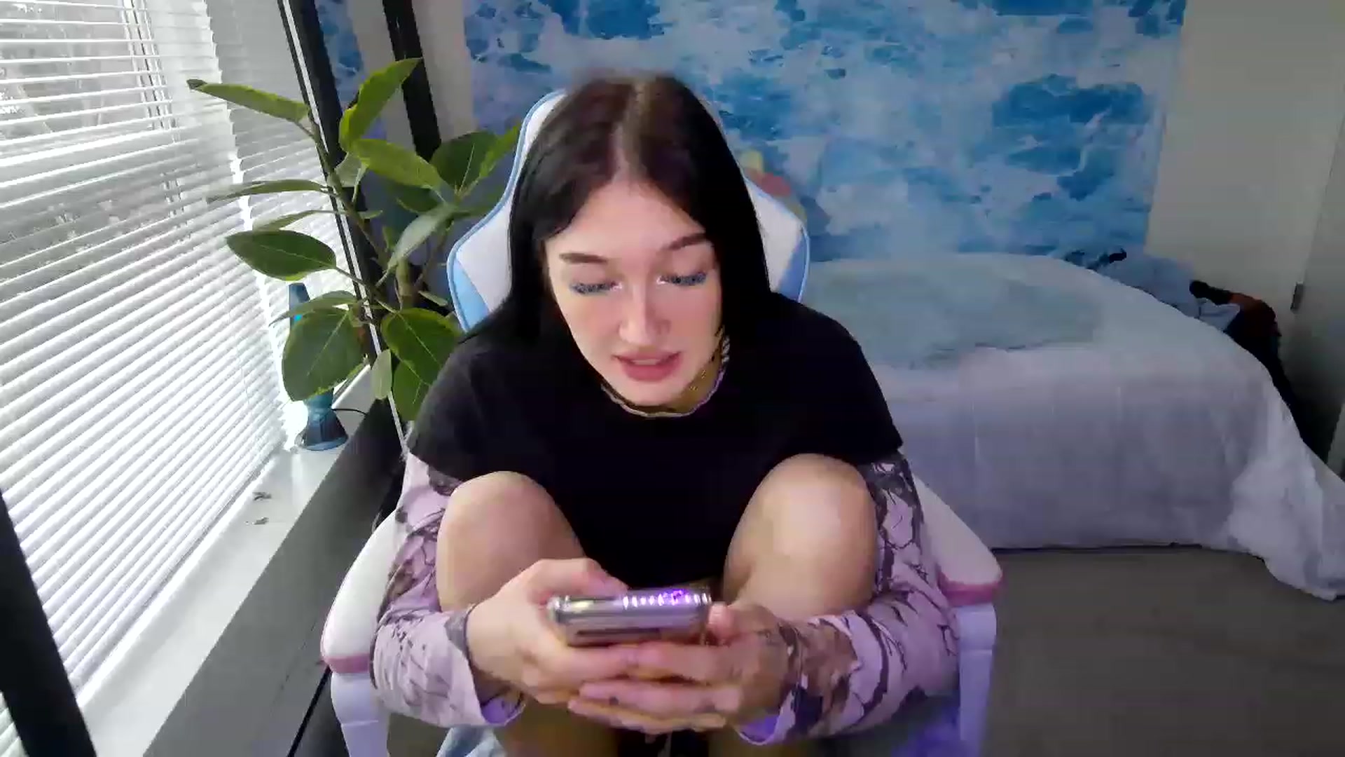 Gallery image thumbnail from cloverslucky's myfreecams stream on, 03/24/2023, 02:17 image 2 of 20