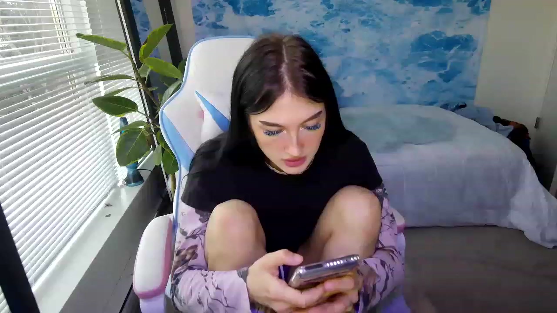 Gallery image thumbnail from cloverslucky's myfreecams stream on, 03/24/2023, 02:17 image 6 of 20