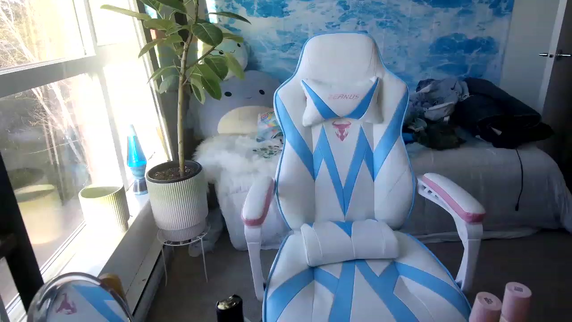 Gallery image thumbnail from cloverslucky's myfreecams stream on, 04/02/2023, 02:40 image 1 of 20