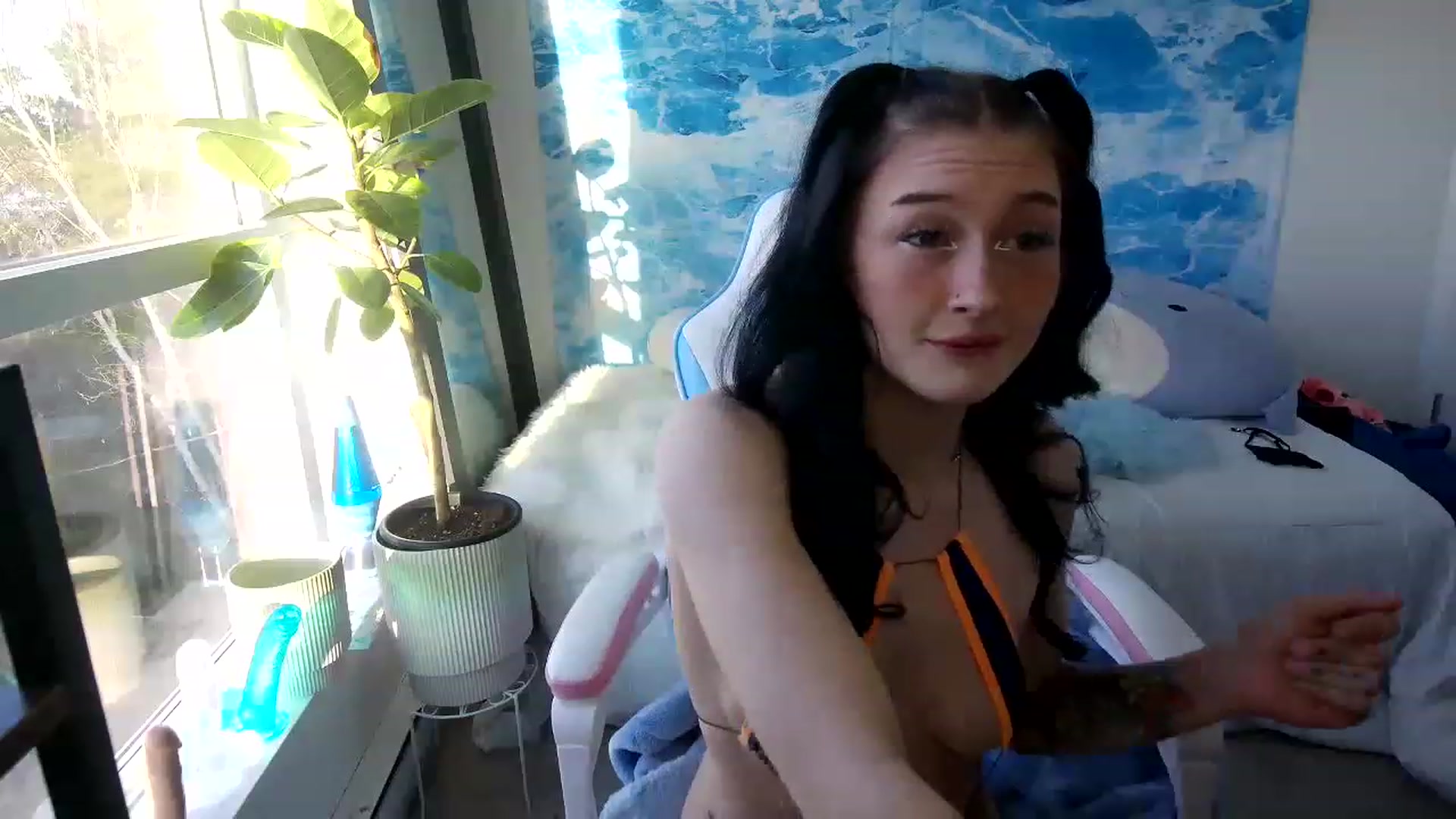 Gallery image thumbnail from cloverslucky's myfreecams stream on, 04/10/2023, 02:03 image 16 of 20