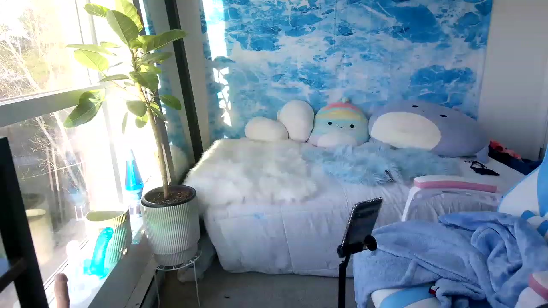 Gallery image thumbnail from cloverslucky's myfreecams stream on, 04/10/2023, 02:03 image 8 of 20