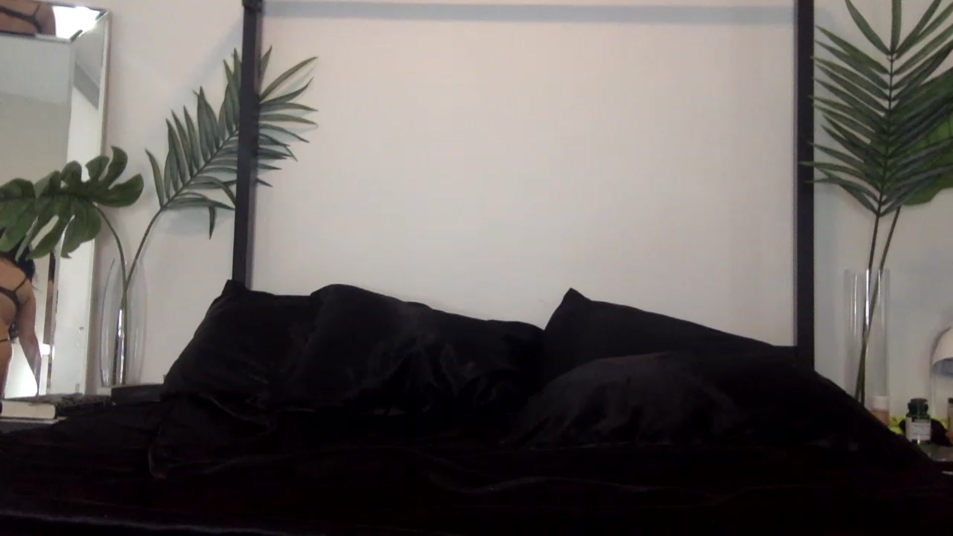 Gallery image thumbnail from cndnbaddie's myfreecams stream on, 05/08/2023, 24:13 image 16 of 20