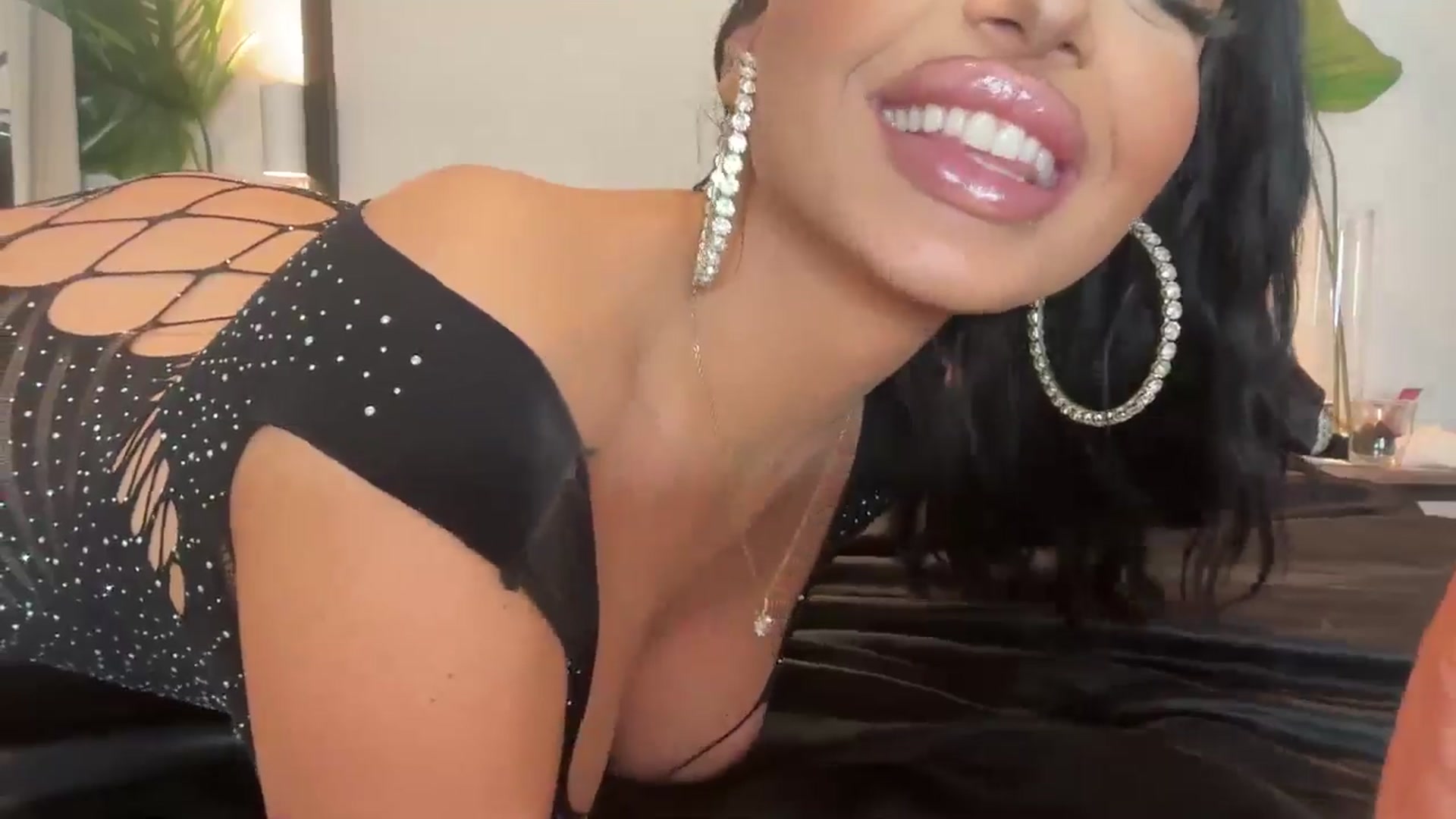Gallery image thumbnail from cndnbaddie's myfreecams stream on, 07/27/2024, 08:38 image 11 of 20