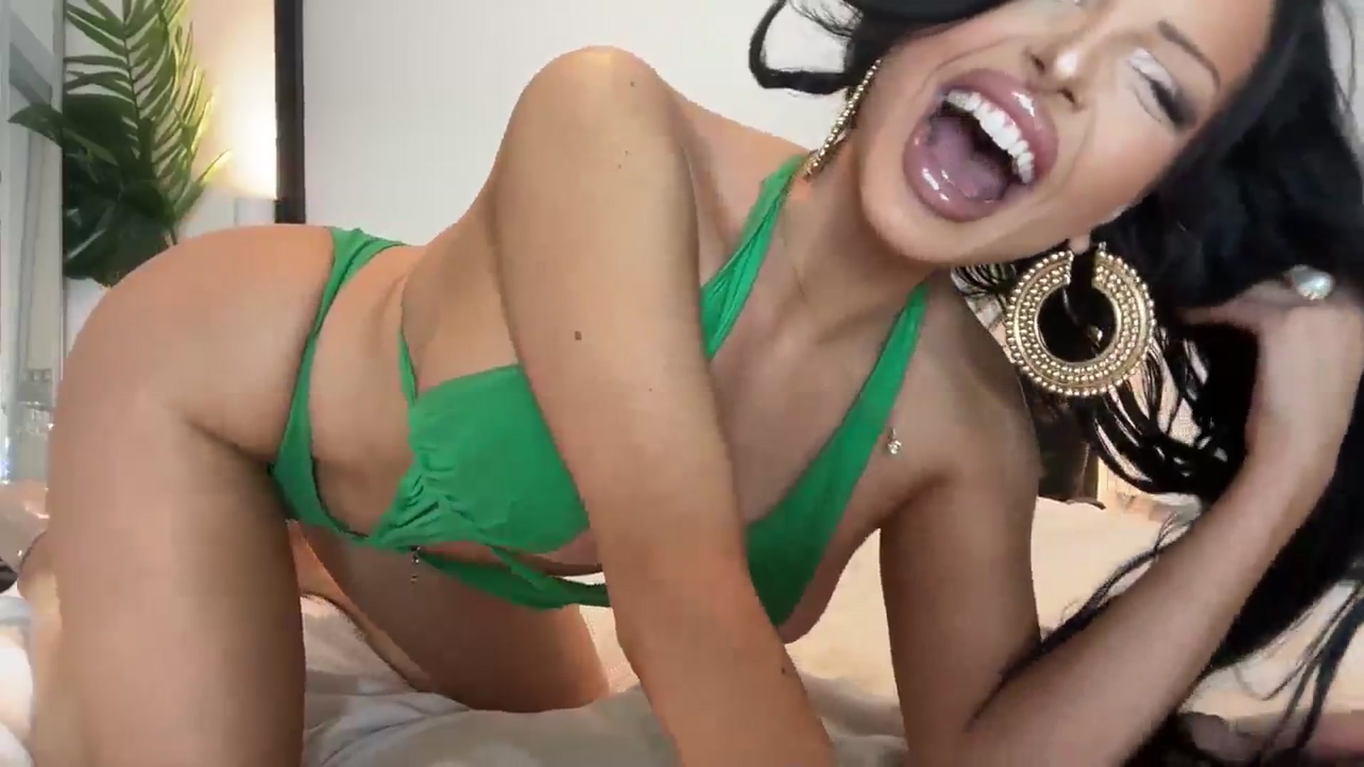 Gallery image thumbnail from cndnbaddie's myfreecams stream on, 08/05/2024, 04:39 image 2 of 20