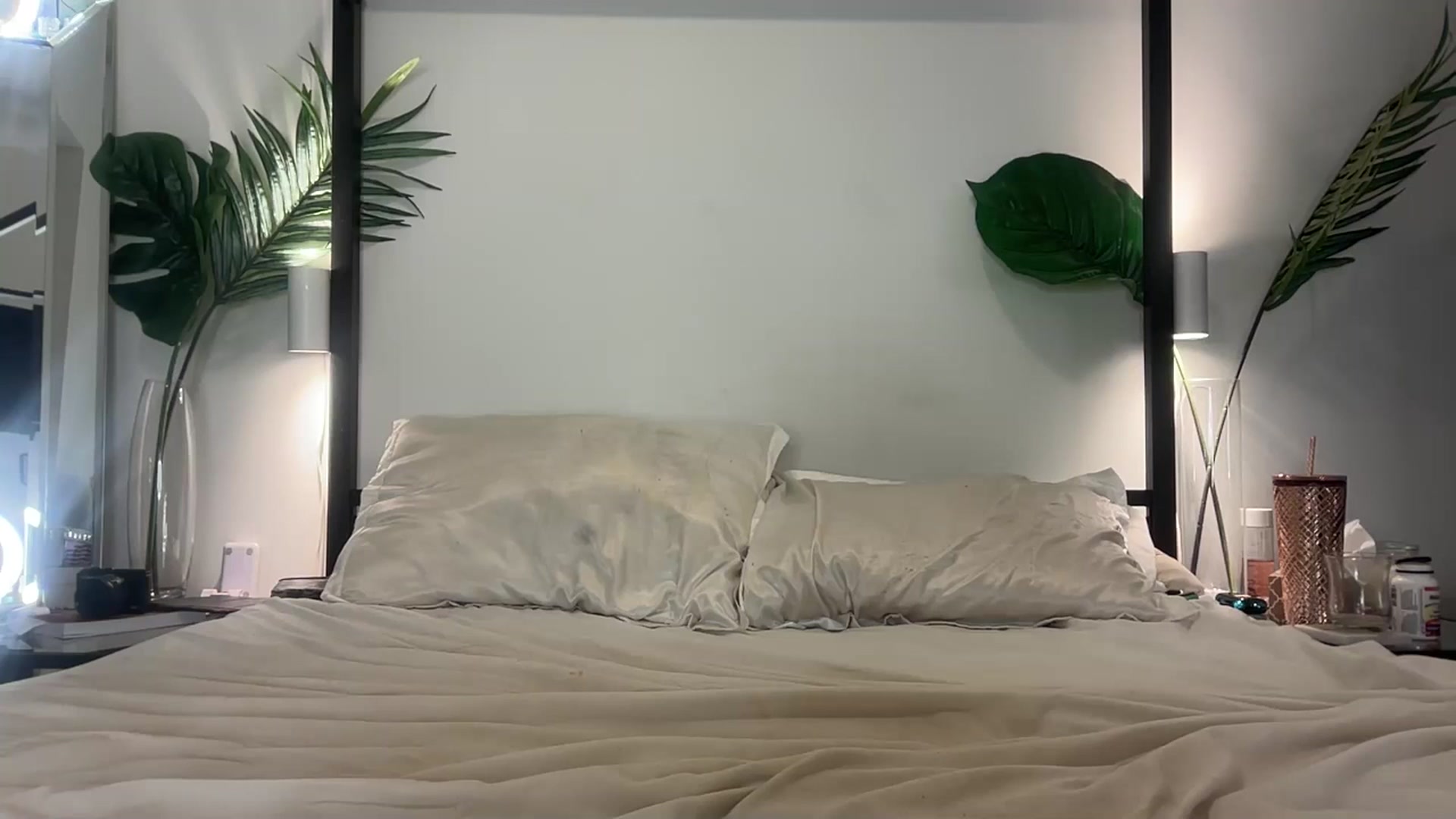 Gallery image thumbnail from cndnbaddie's myfreecams stream on, 12/22/2024, 07:40 image 5 of 20