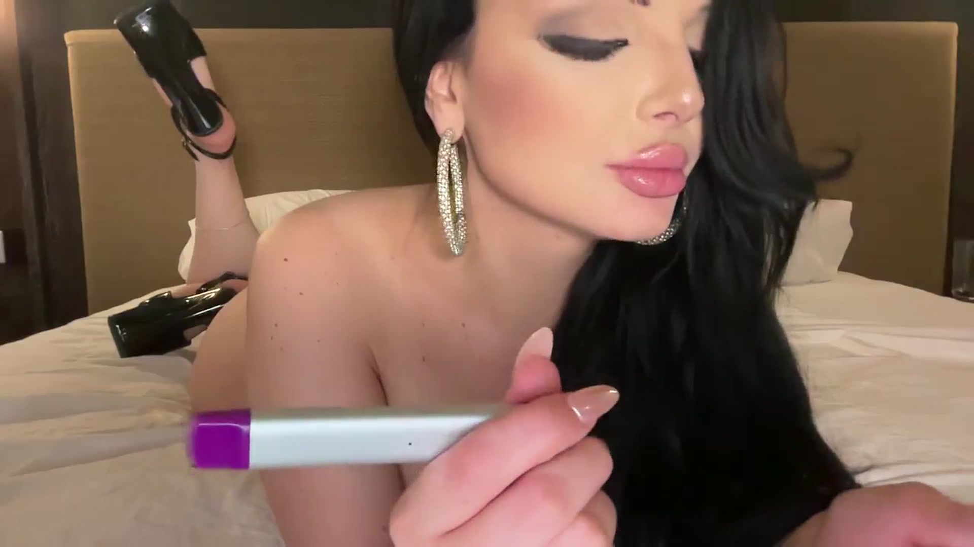 Gallery image thumbnail from cndnbaddie's myfreecams stream on, 03/23/2025, 09:15 image 9 of 20
