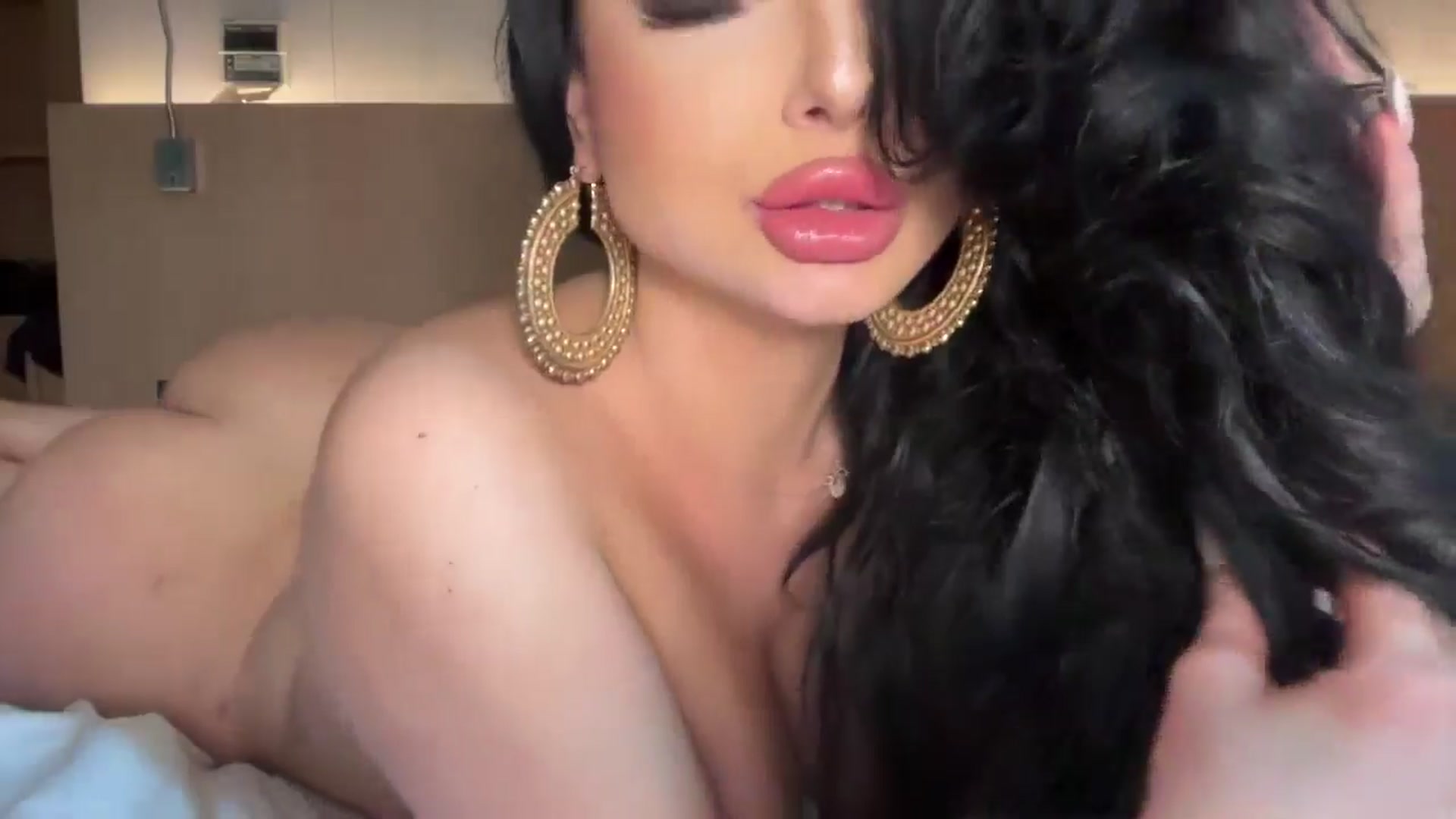Gallery image thumbnail from cndnbaddie's myfreecams stream on, 06/13/2025, 07:56 image 12 of 20