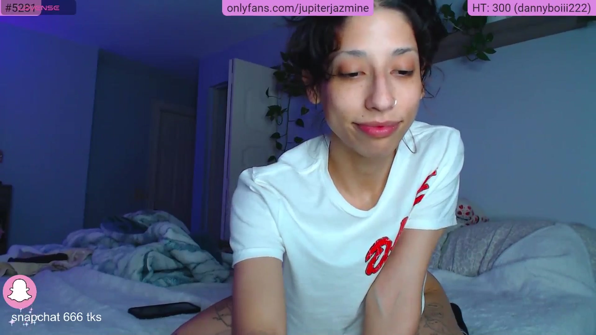 Gallery image thumbnail from coconutbunz's myfreecams stream on, 05/27/2025, 24:01 image 10 of 20