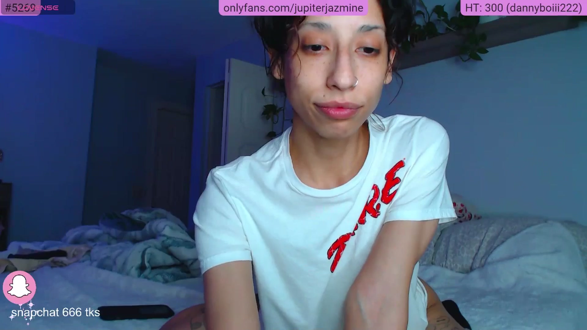 Gallery image thumbnail from coconutbunz's myfreecams stream on, 05/27/2025, 24:01 image 13 of 20