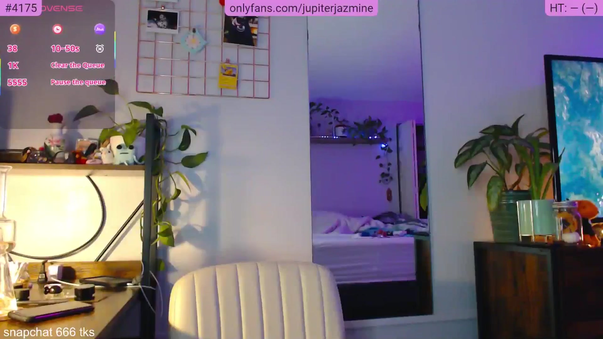 Gallery image thumbnail from coconutbunz's myfreecams stream on, 08/27/2025, 24:45 image 2 of 20