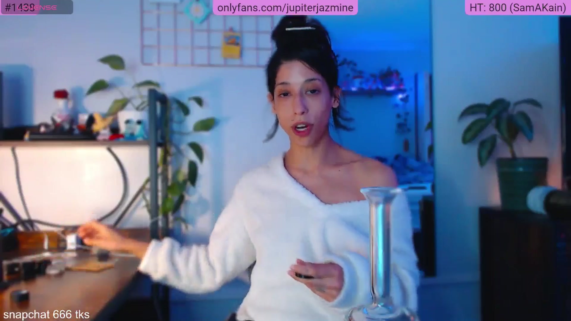 Gallery image thumbnail from coconutbunz's myfreecams stream on, 11/10/2025, 20:08 image 2 of 20