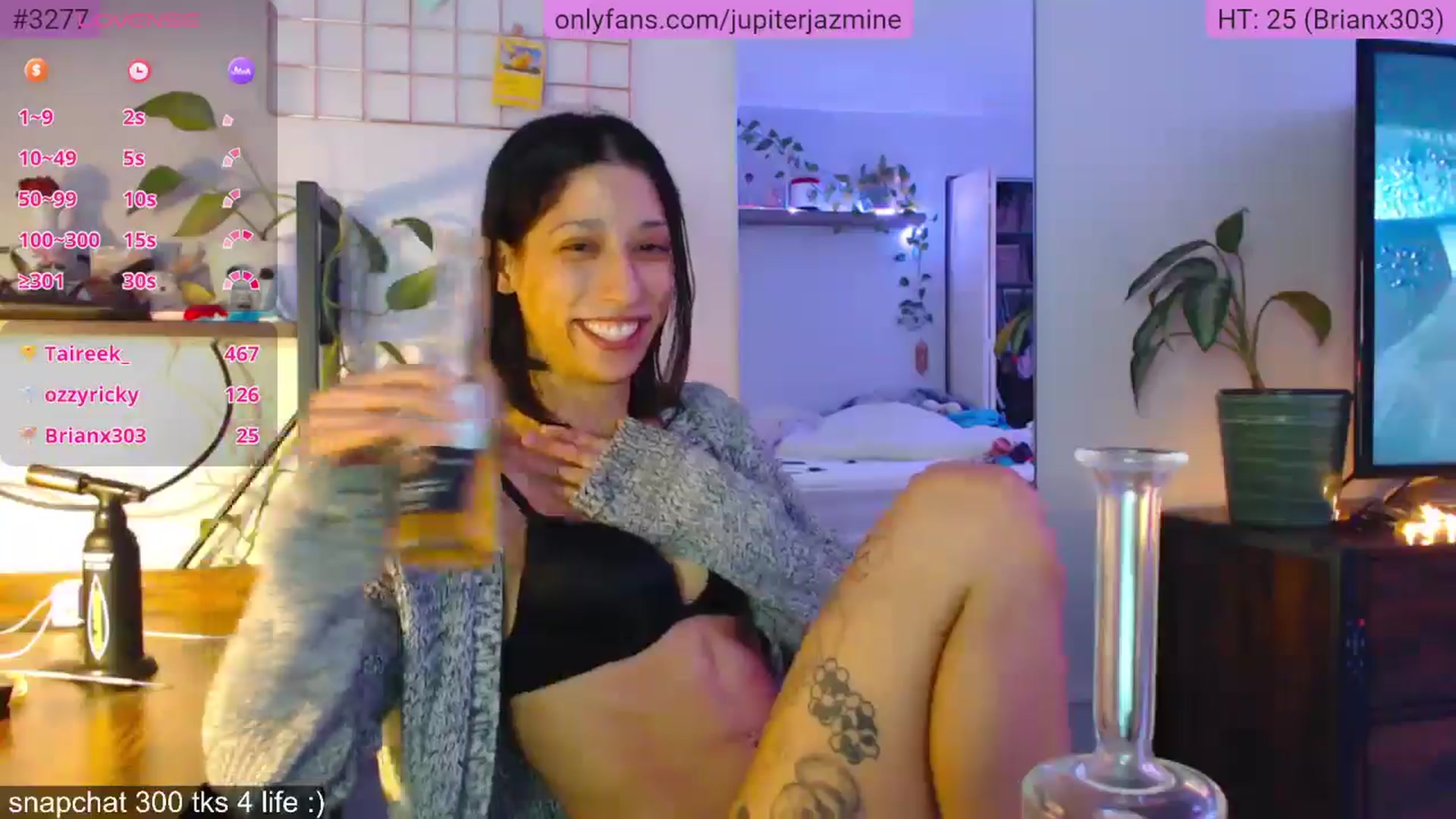 Gallery image thumbnail from coconutbunz's myfreecams stream on, 12/05/2025, 21:50 image 15 of 20