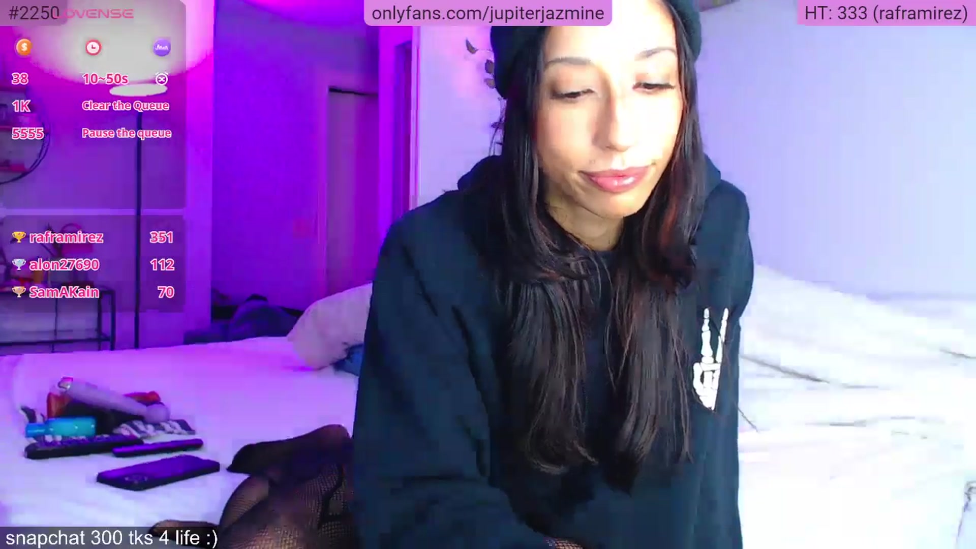 Gallery image thumbnail from coconutbunz's myfreecams stream on, 12/16/2025, 02:28 image 11 of 20