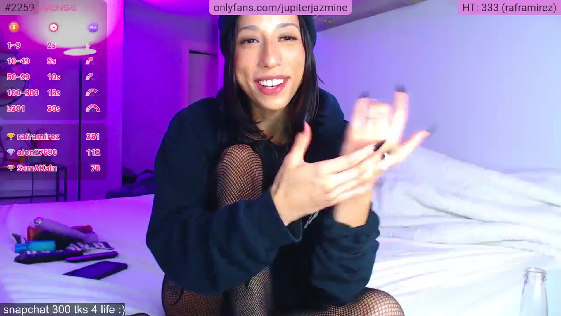 Gallery image thumbnail from coconutbunz's myfreecams stream on, 12/16/2025, 02:28 image 7 of 20