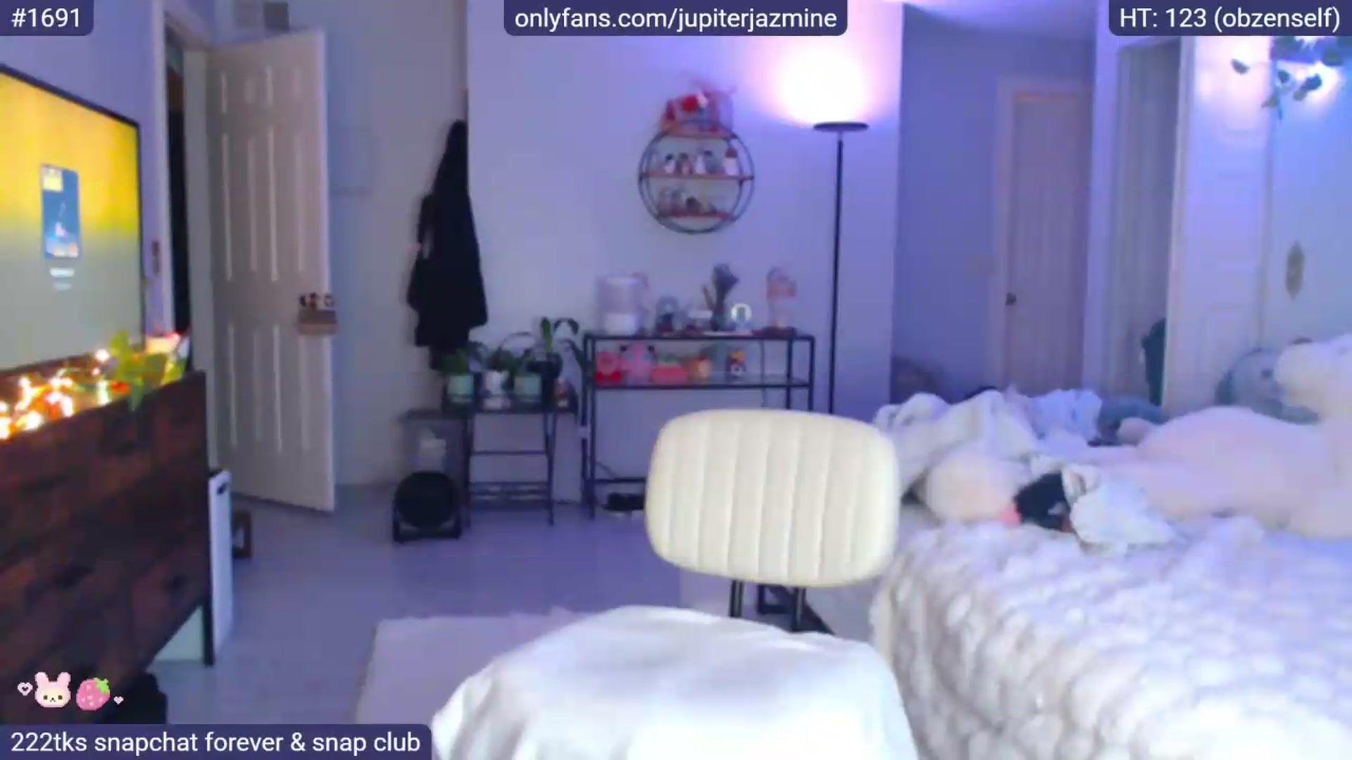 Gallery image thumbnail from coconutbunz's myfreecams stream on, 07/28/2026, 04:49 image 7 of 20