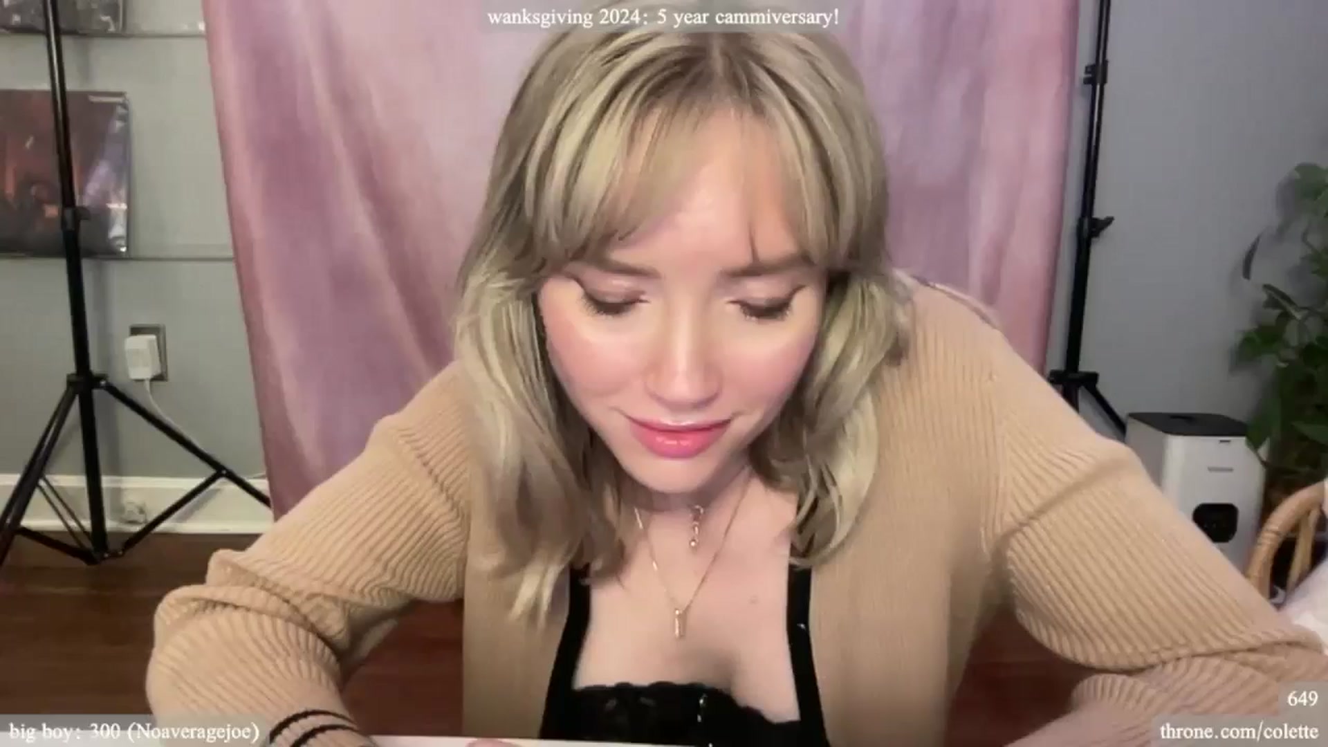 Gallery image thumbnail from coletteclaude's myfreecams stream on, 11/06/2024, 21:03 image 17 of 20