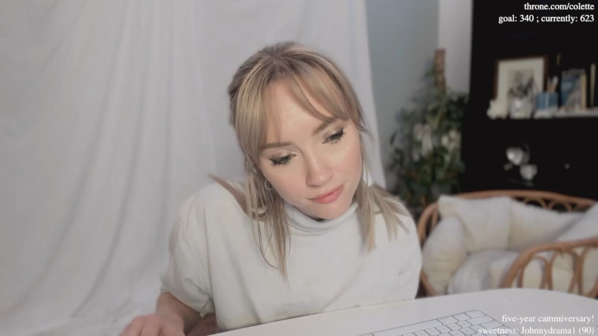 Gallery image thumbnail from coletteclaude's myfreecams stream on, 11/18/2024, 21:26 image 3 of 20