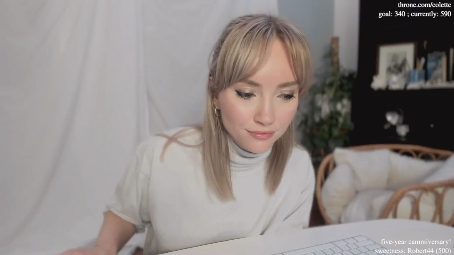 Gallery image thumbnail from coletteclaude's myfreecams stream on, 11/18/2024, 21:26 image 15 of 20