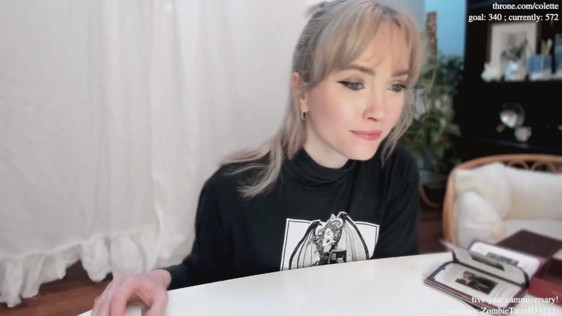 Gallery image thumbnail from coletteclaude's myfreecams stream on, 11/20/2024, 21:08 image 2 of 20