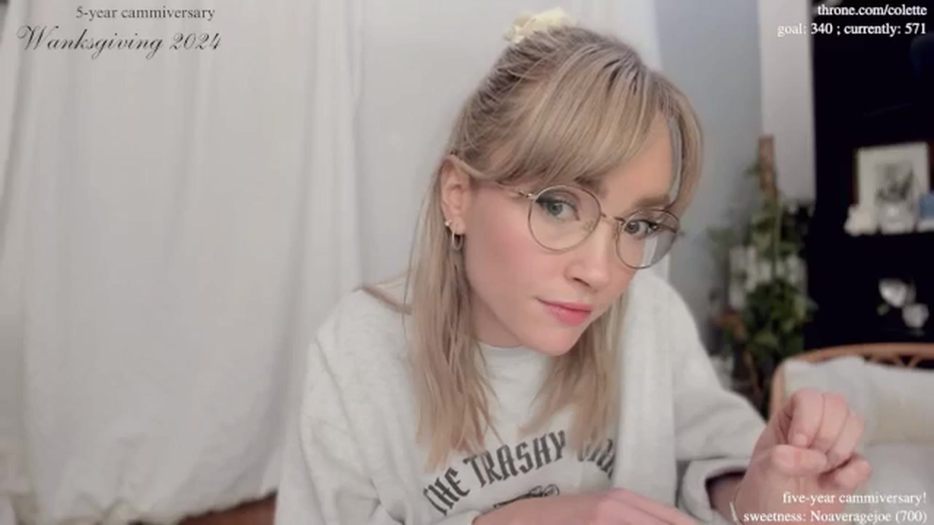 Gallery image thumbnail from coletteclaude's myfreecams stream on, 11/22/2024, 21:16 image 17 of 20