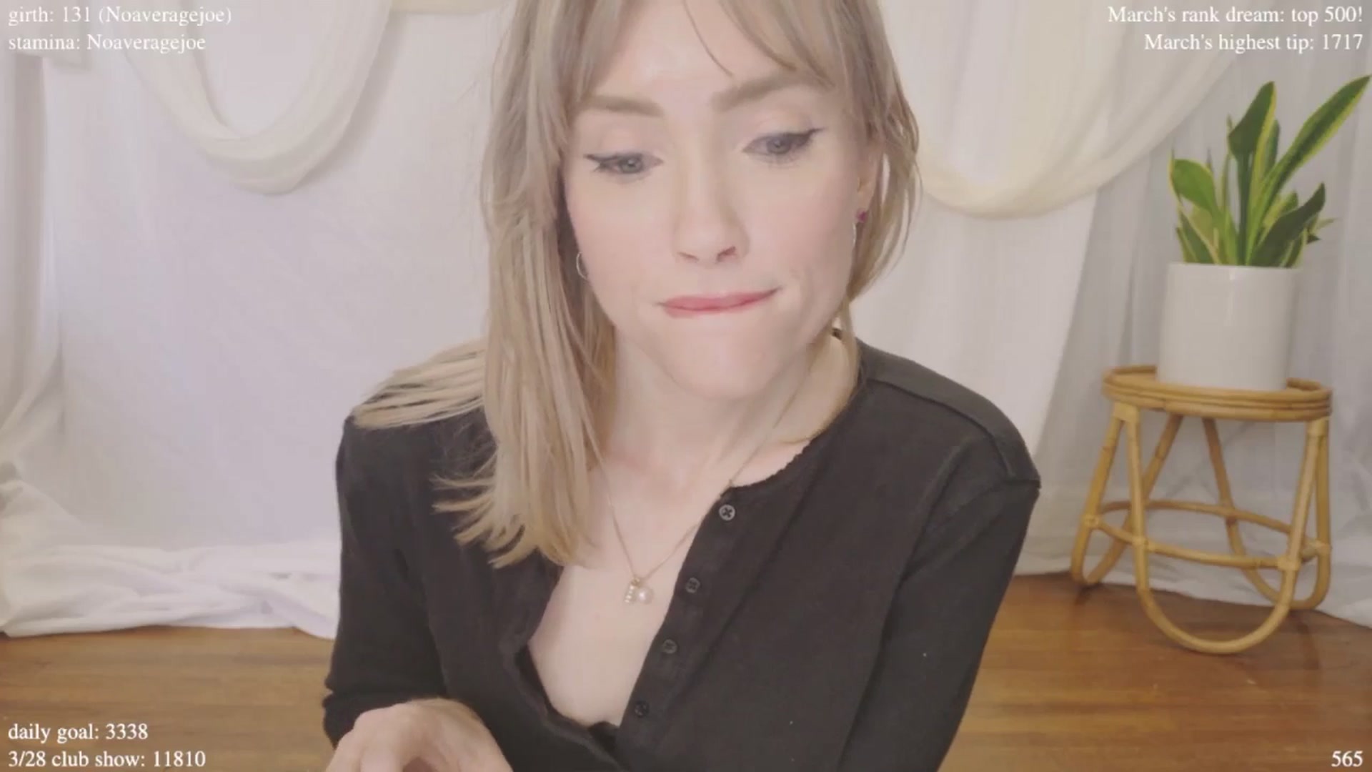Gallery image thumbnail from coletteclaude's myfreecams stream on, 03/24/2025, 19:45 image 11 of 20