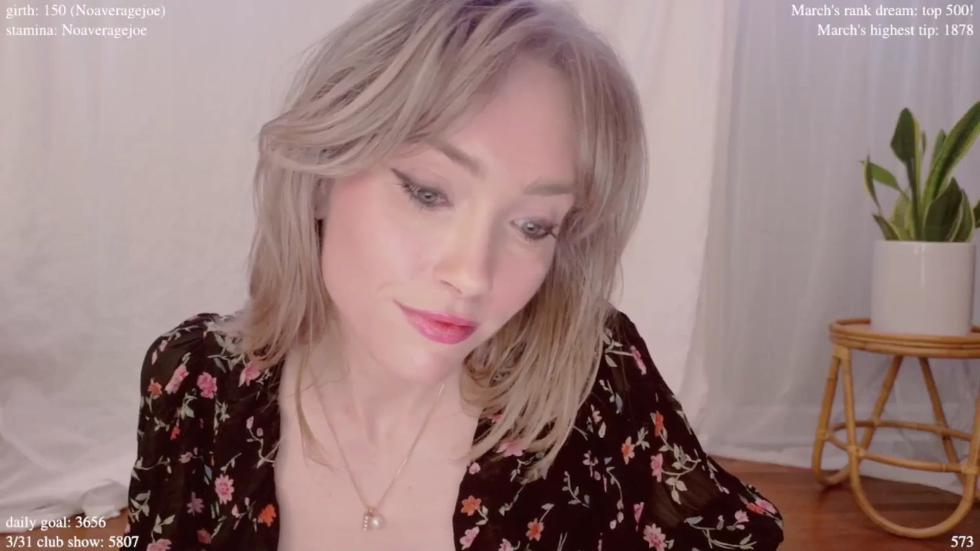 Gallery image thumbnail from coletteclaude's myfreecams stream on, 03/31/2025, 19:45 image 14 of 20