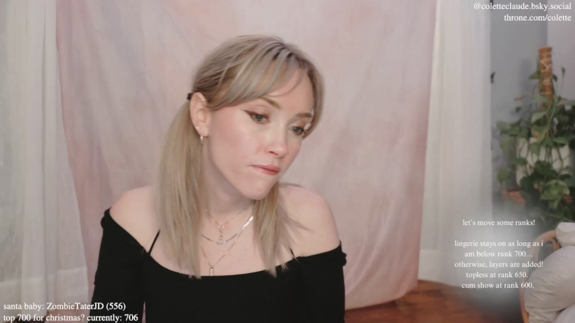 Gallery image thumbnail from coletteclaus's myfreecams stream on, 12/18/2024, 21:39 image 14 of 20