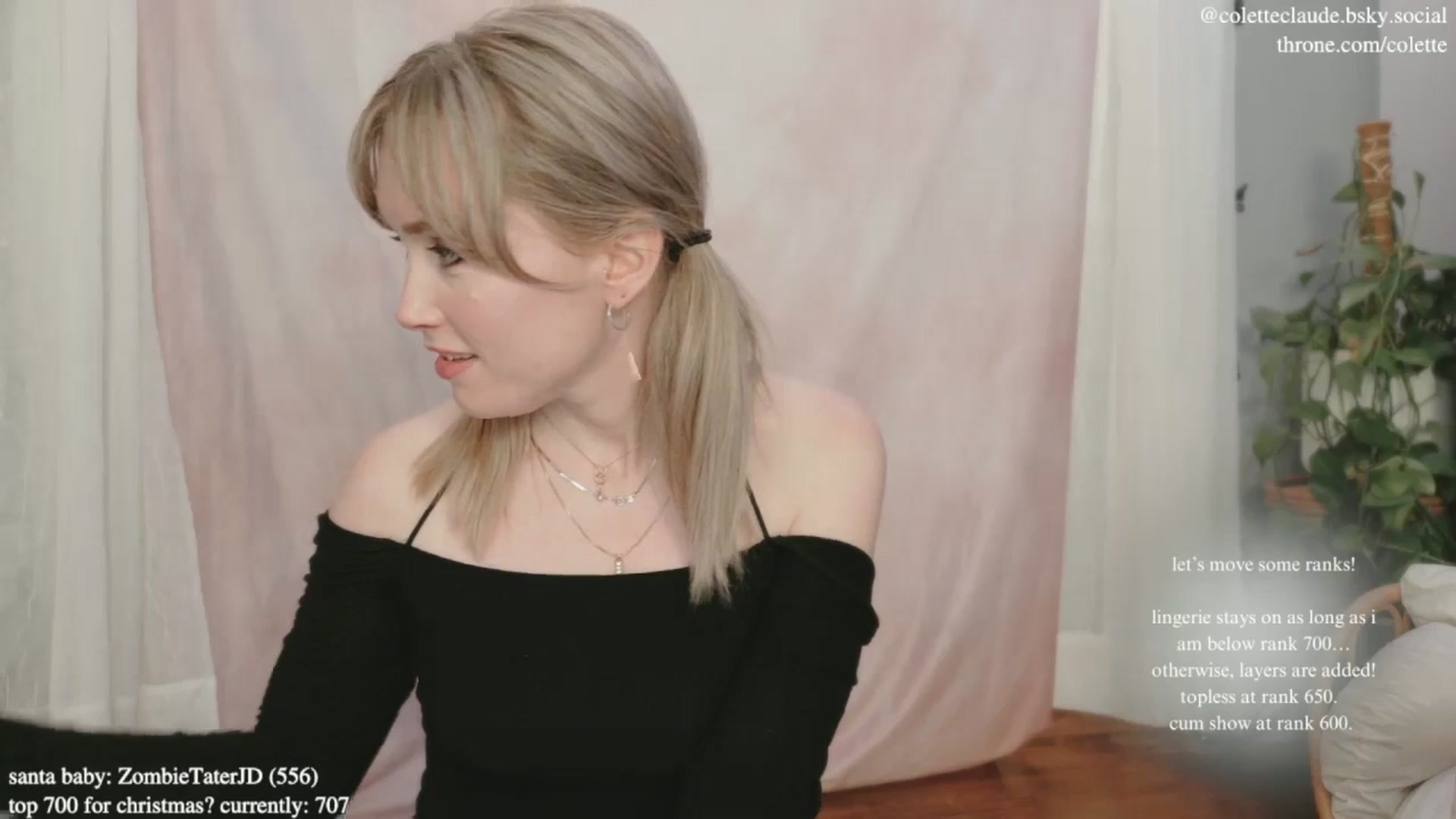 Gallery image thumbnail from coletteclaus's myfreecams stream on, 12/18/2024, 21:39 image 15 of 20