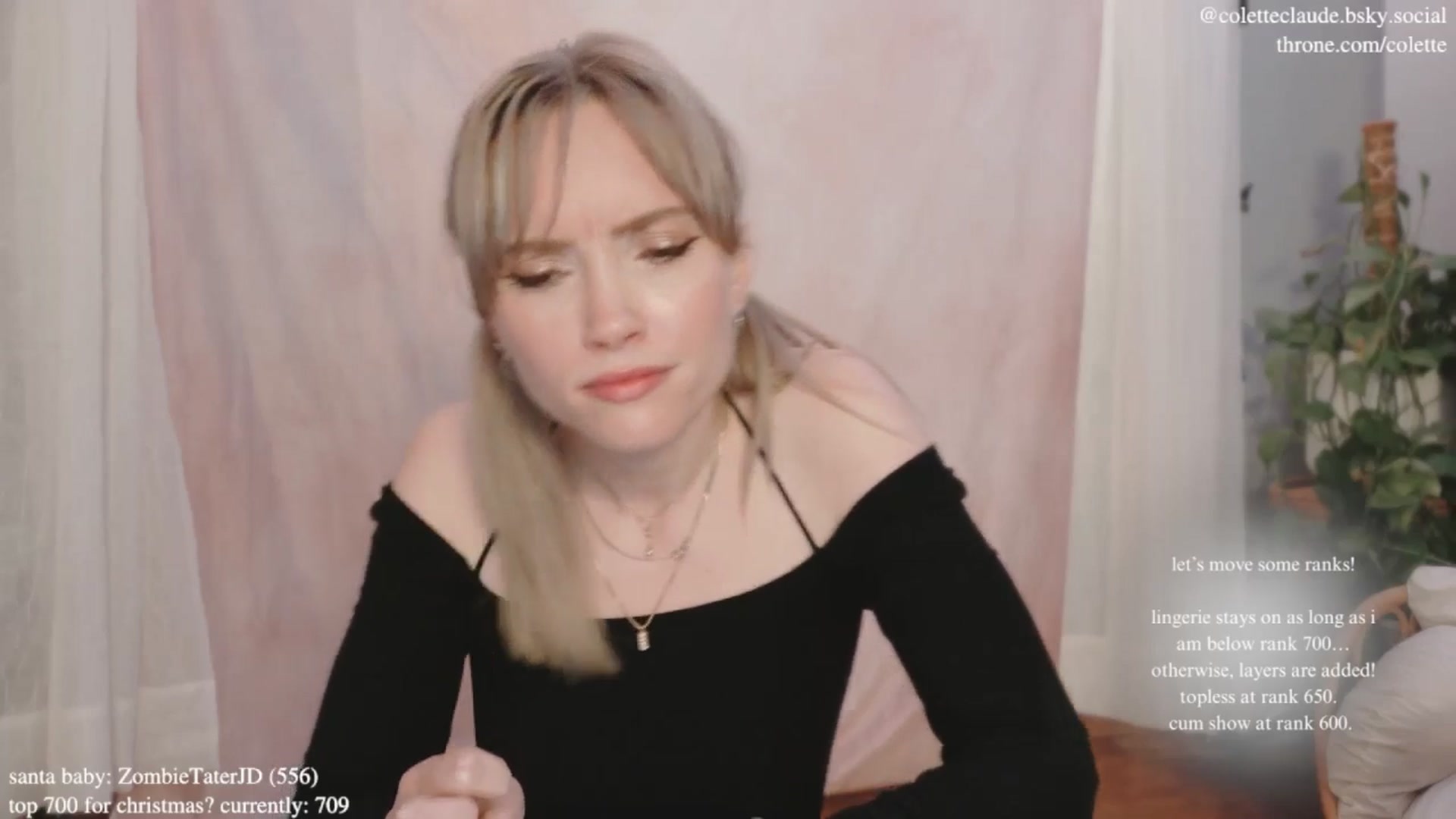 Gallery image thumbnail from coletteclaus's myfreecams stream on, 12/18/2024, 21:39 image 9 of 20