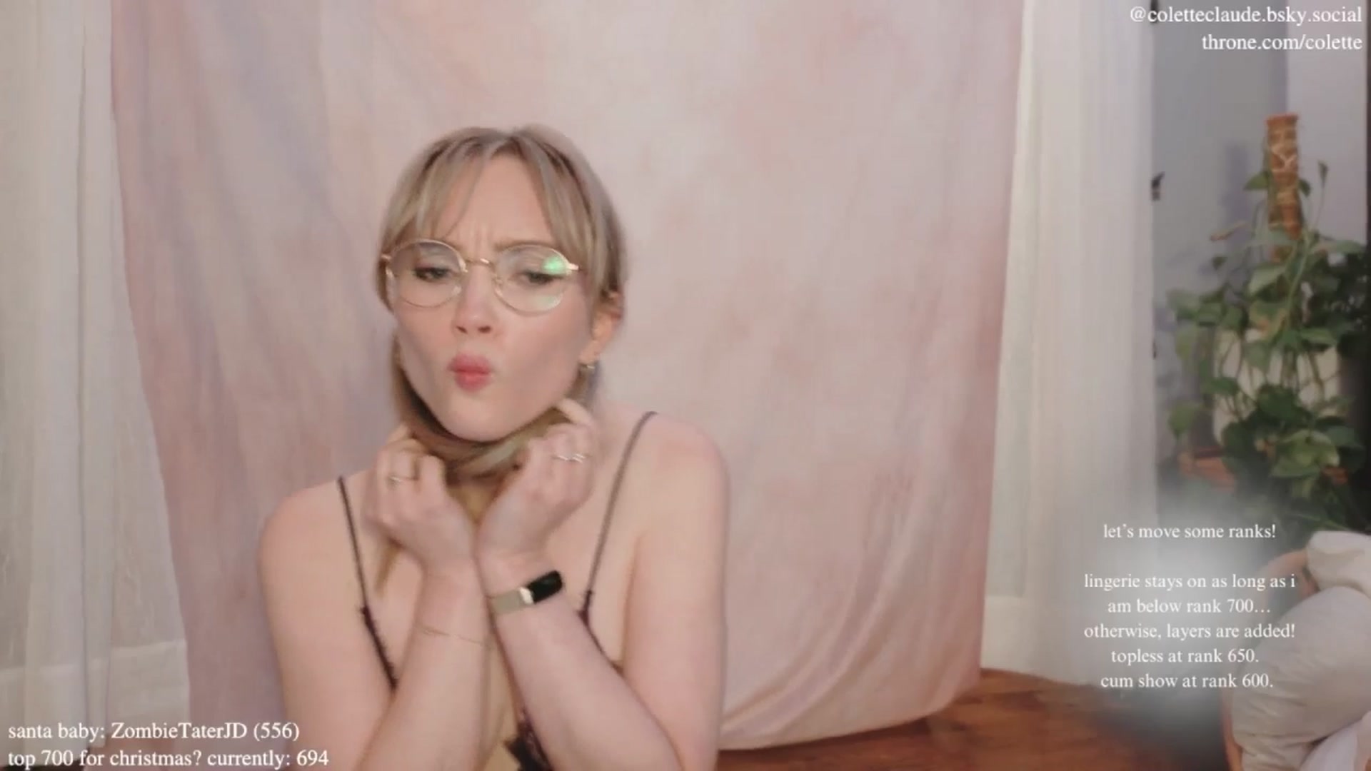 Gallery image thumbnail from coletteclaus's myfreecams stream on, 12/18/2024, 22:01 image 14 of 20