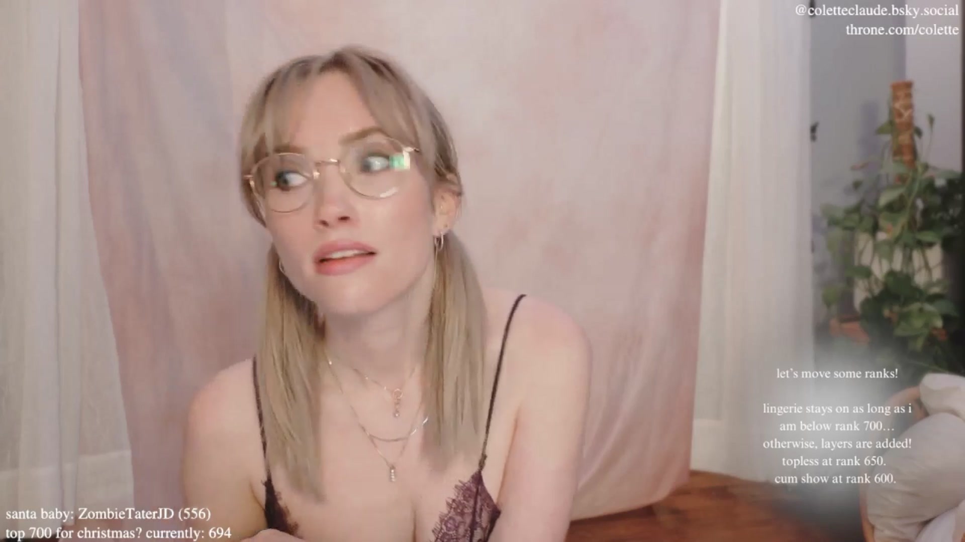 Gallery image thumbnail from coletteclaus's myfreecams stream on, 12/18/2024, 22:01 image 16 of 20