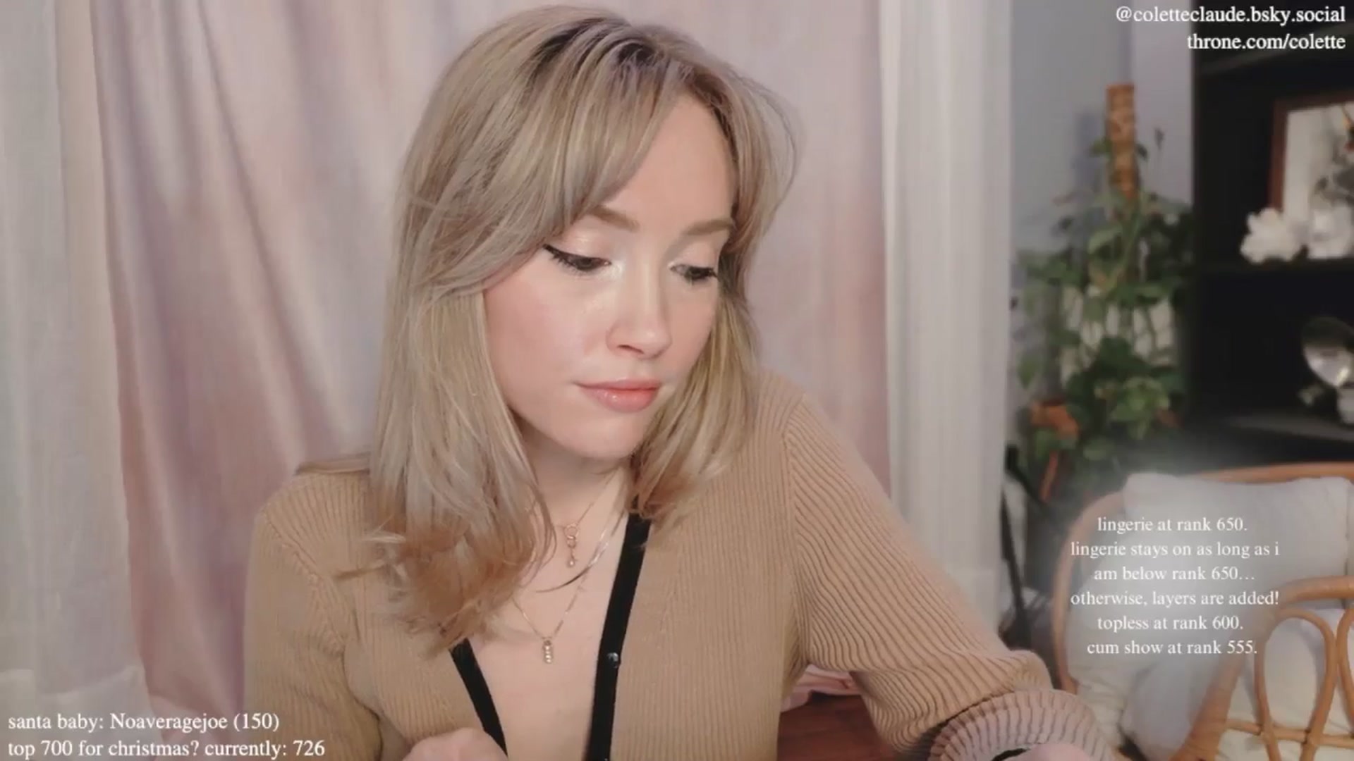 Gallery image thumbnail from coletteclaus's myfreecams stream on, 12/19/2024, 22:14 image 7 of 20