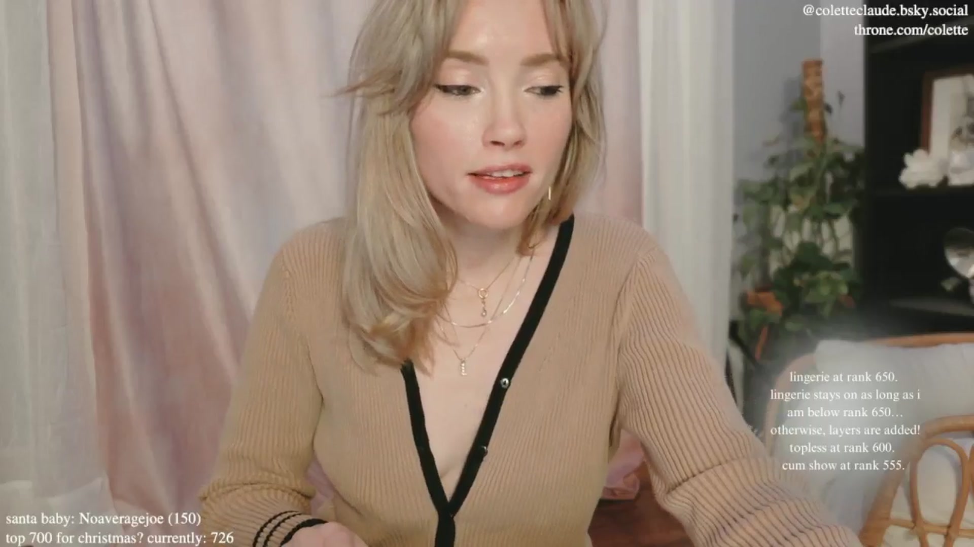 Gallery image thumbnail from coletteclaus's myfreecams stream on, 12/19/2024, 22:14 image 13 of 20