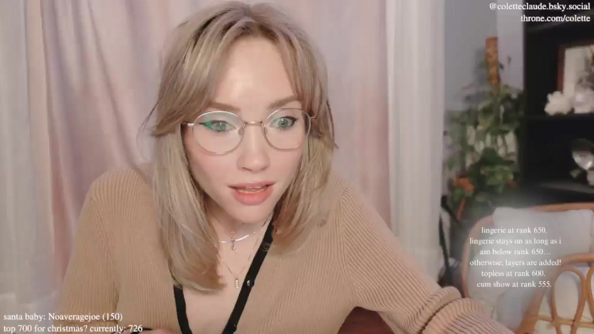 Gallery image thumbnail from coletteclaus's myfreecams stream on, 12/19/2024, 22:14 image 18 of 20