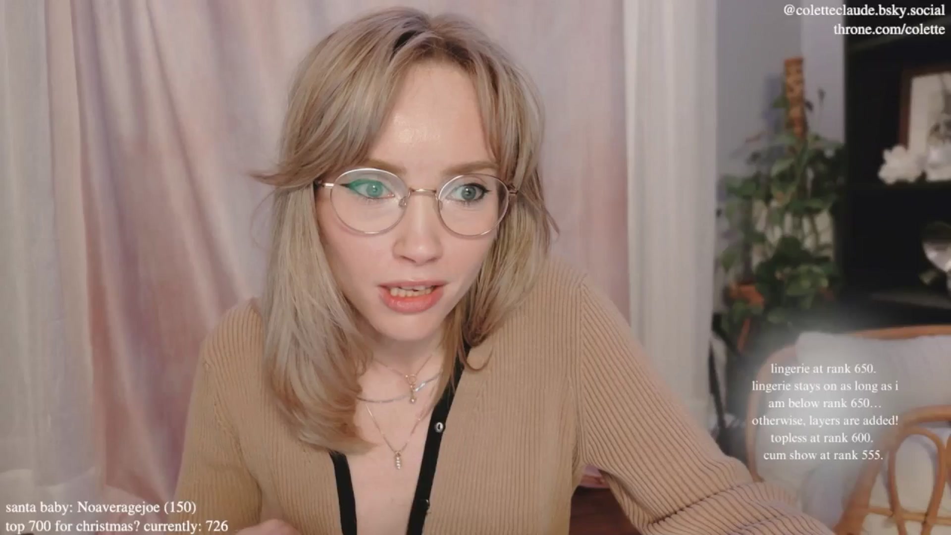 Gallery image thumbnail from coletteclaus's myfreecams stream on, 12/19/2024, 22:14 image 19 of 20