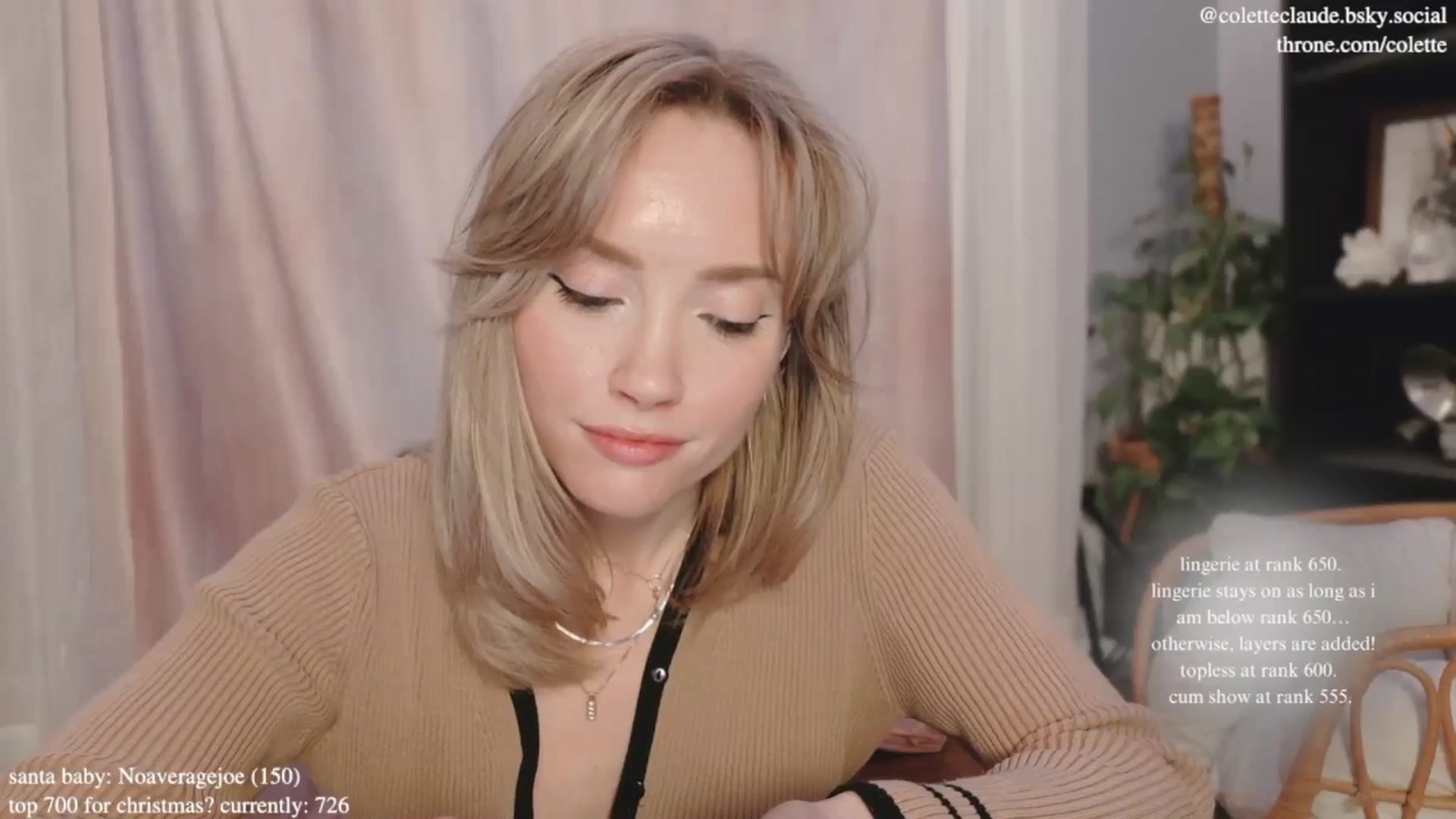 Gallery image thumbnail from coletteclaus's myfreecams stream on, 12/19/2024, 22:14 image 16 of 20