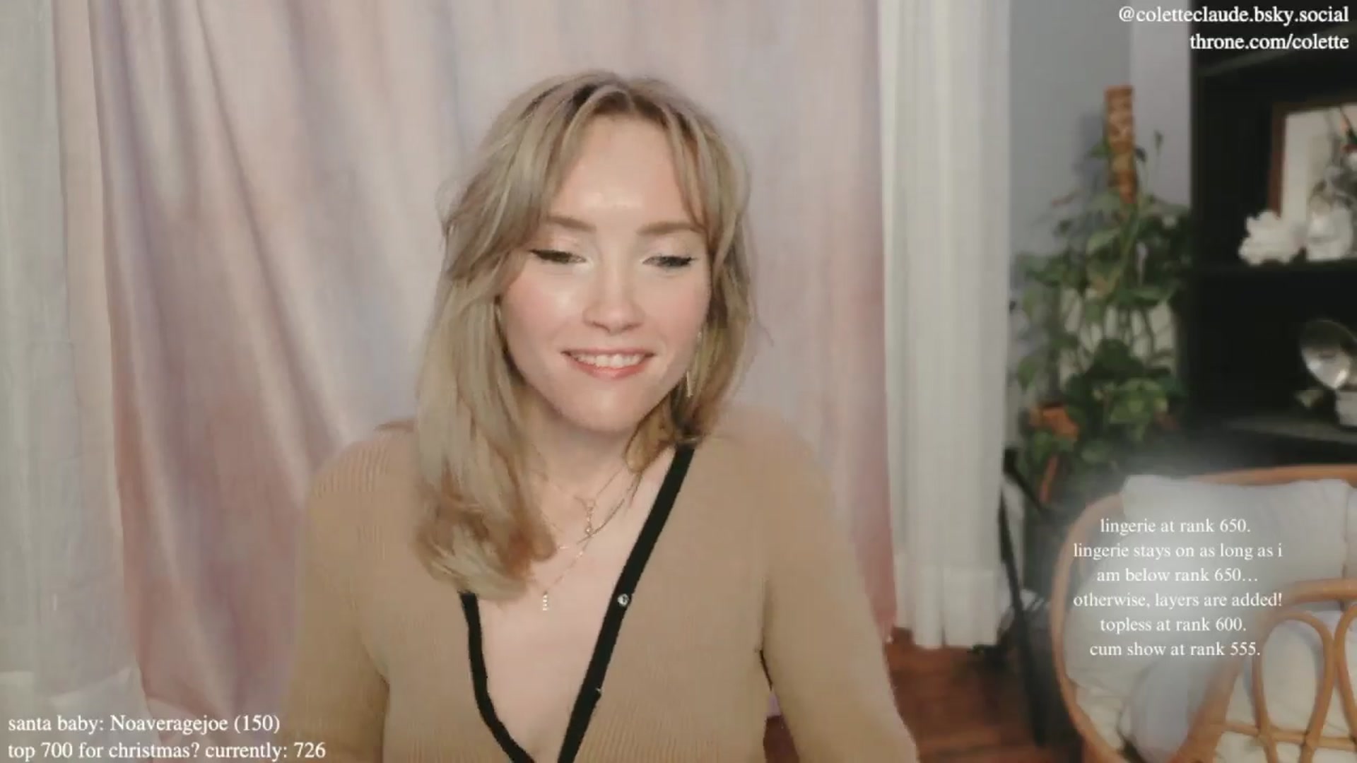 Gallery image thumbnail from coletteclaus's myfreecams stream on, 12/19/2024, 22:14 image 14 of 20