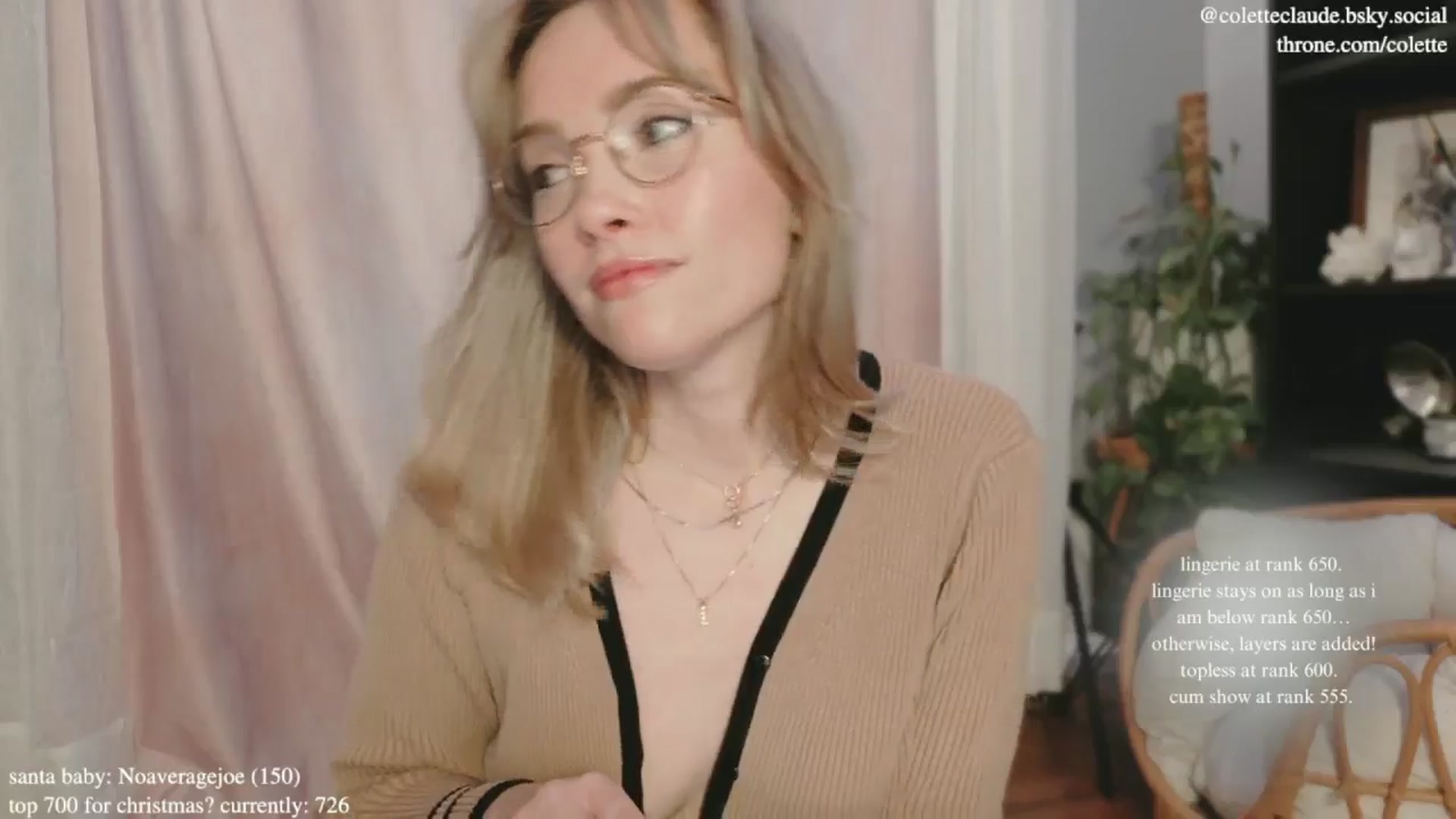Gallery image thumbnail from coletteclaus's myfreecams stream on, 12/19/2024, 22:14 image 17 of 20