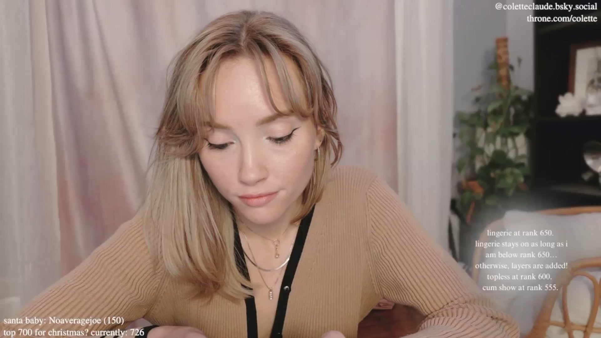 Gallery image thumbnail from coletteclaus's myfreecams stream on, 12/19/2024, 22:14 image 11 of 20