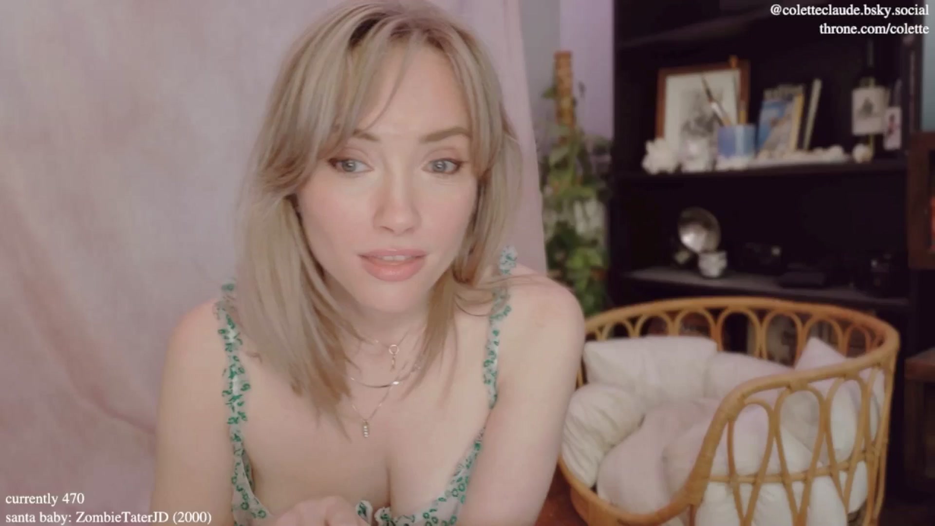 Gallery image thumbnail from coletteclaus's myfreecams stream on, 12/30/2024, 21:14 image 17 of 20